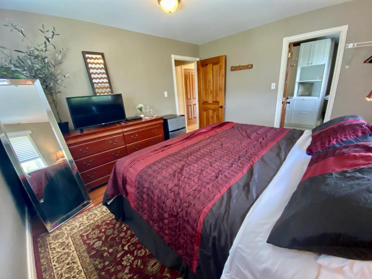 The Glen Huron Inn Duntroon Экстерьер фото