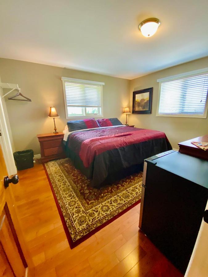 The Glen Huron Inn Duntroon Экстерьер фото
