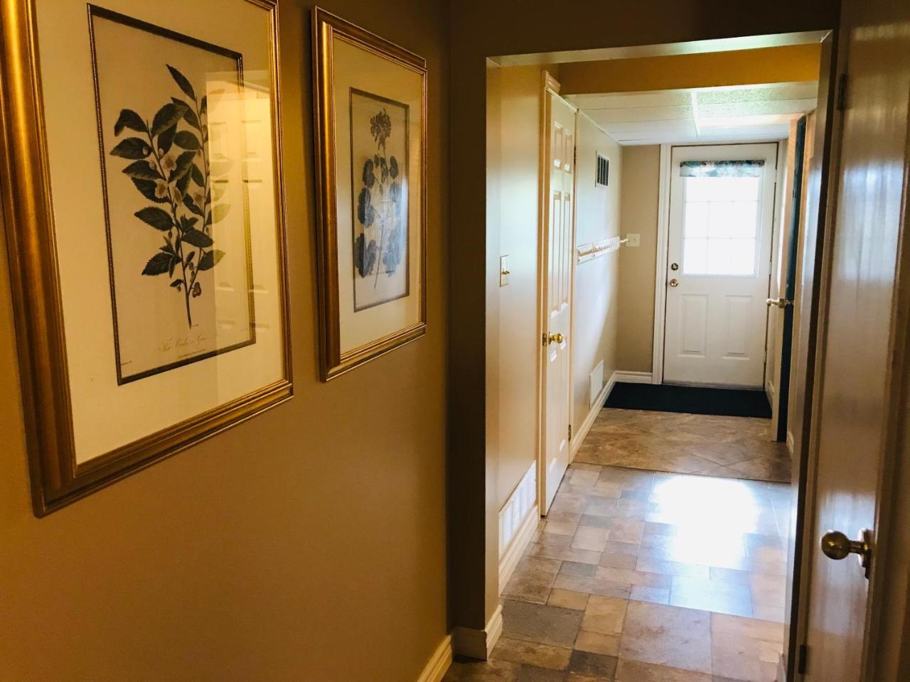 The Glen Huron Inn Duntroon Экстерьер фото